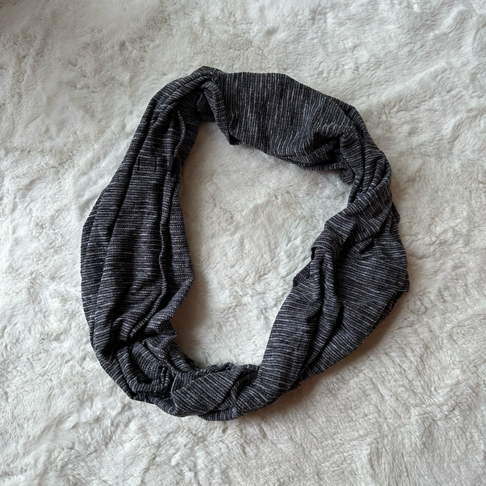 Lululemon / wrap scarf